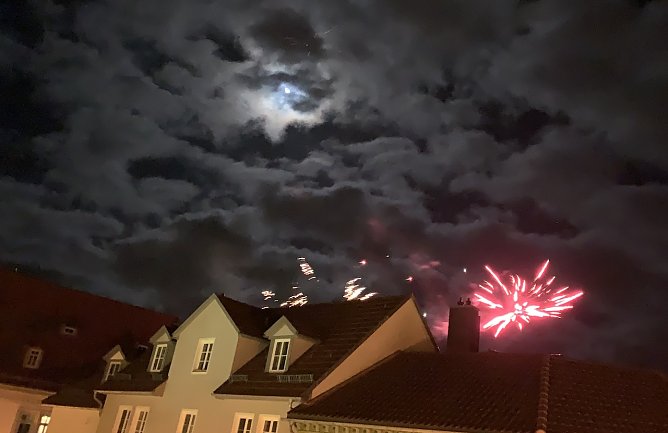 Nach einer trockenen Silvesternacht kommt wieder Regen auf uns zu (Foto: Eva Maria Wiegand) Nach einer trockenen Silvesternacht kommt wieder Regen auf uns zu (Foto: Eva Maria Wiegand)