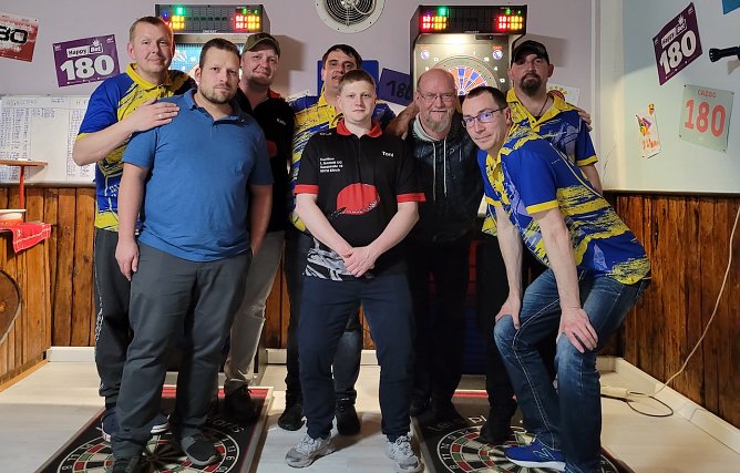 Dartchaoten Oberspier genie&szlig;en weiteren Sieg (Foto: Thomas Peglow)