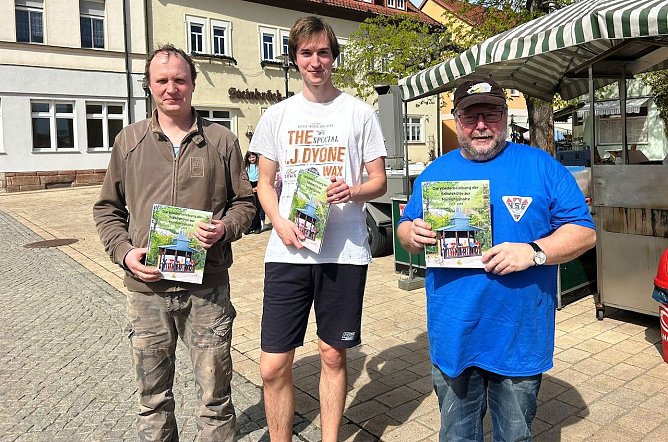 Bucherscheinung "Die Wiederbelebung der Schutzh&uuml;tte von Hornungsh&ouml;he" (Foto: Peter Ke&szlig;ler)