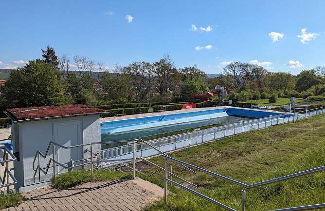 Im Bergbad Sonnenblick in Sondershausen sind die Vorbereitungen auf die kommende Badesaison in vollem Gange (Foto: Janine Skara)