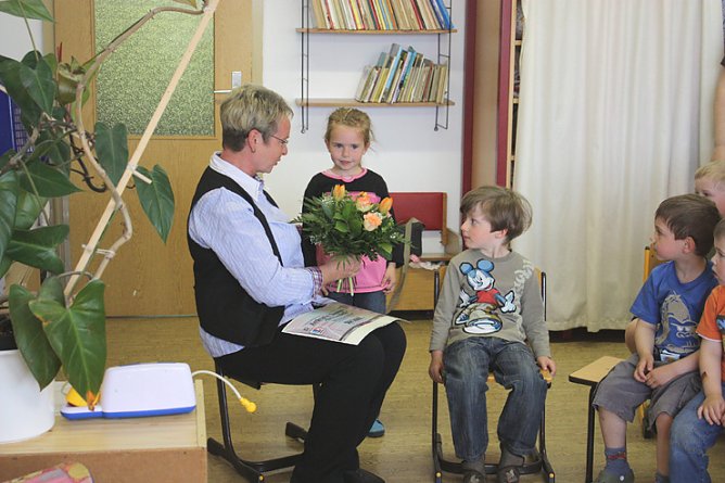 Tausche Blume gegen Scheck (Foto: Karl-Heinz Herrmann)