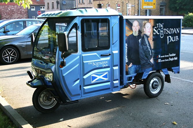 Ungew&ouml;hnliches Elektro-Gef&auml;hrt vor der Pfalz (Foto: Ulrich Reinboth)