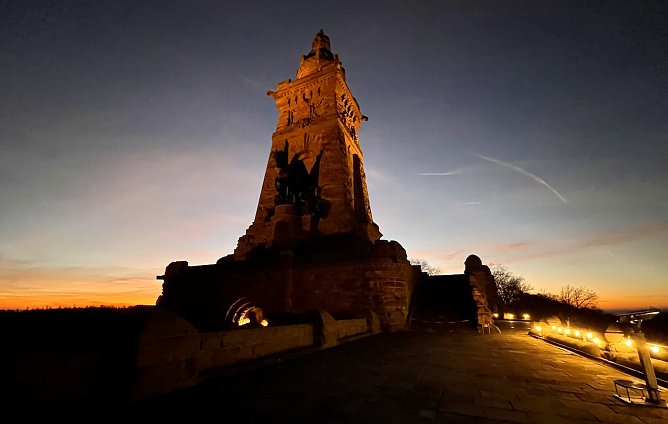 Kyffhäuser Denkmal bei Nacht (Foto: Heiko Kolbe) Kyffhäuser Denkmal bei Nacht (Foto: Heiko Kolbe)