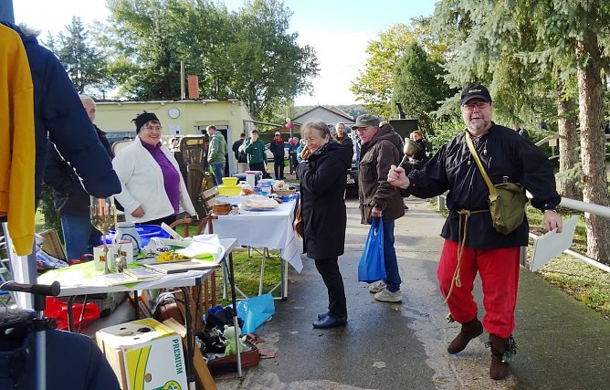 1. Flohmarkt im Naturschwimmbad in Heldrungen (Archiv) (Foto: Peter Ke&szlig;ler)