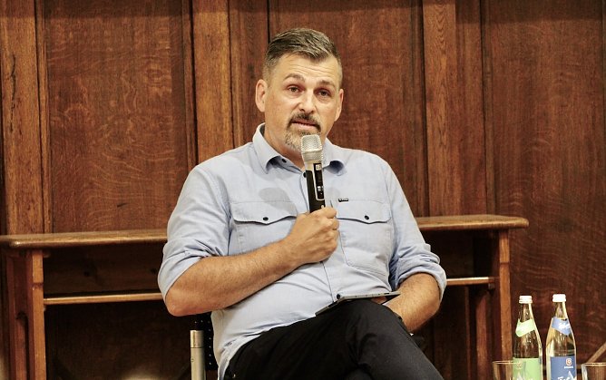 Jens Cotta, Sprecher der AfD-Fraktion im Th&uuml;ringer Landtag, bei einer Podiumsdiskussion zur Th&uuml;ringer Landtagswahl 2024 (Foto: Eva Maria Wiegand)