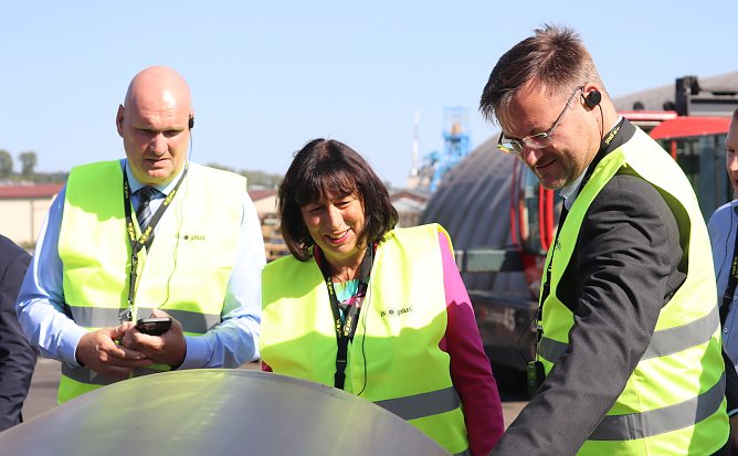 v.li.n.re. Sondersh&auml;user B&uuml;rgermeister Steffen Grimm, Europaabgeordnete Marion Walsmann, Landtagsabgeordnete Stefan Schard (CDU) (Foto: Europab&uuml;ro Th&uuml;ringen)