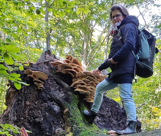 Daniela Schrimpf mit einem Riesenporling (Foto: privat)