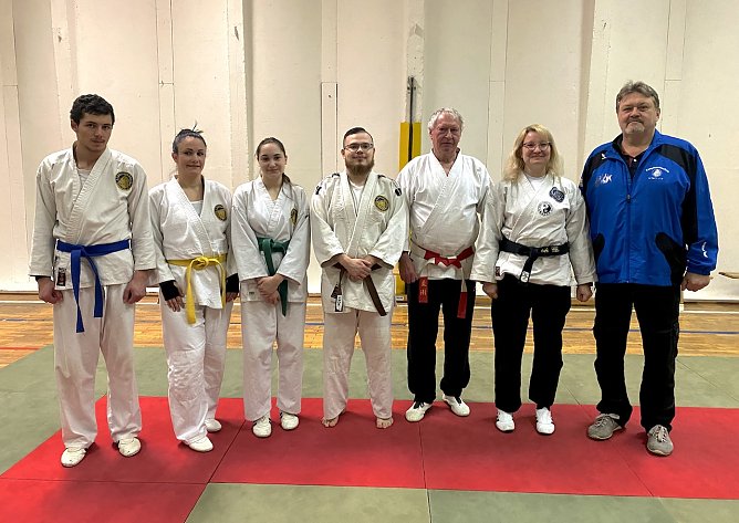 Werner Bank, Linda Bank, Alfred Horn und Benjamin Weiland wurden in den Funktionen als Vereinsvorsitzender,  Stellvertreterin, Schatzmeister und Jugendwart erneut best&auml;tigt, neu gew&auml;hlt worden sind, Amelia Stelzer als Schriftf&uuml;hrerin, Annett Reising als Material -und Ger&auml;tewartin und Kerem Sahin verst&auml;rkt das Trainer Team. (Foto: Werner Bank)