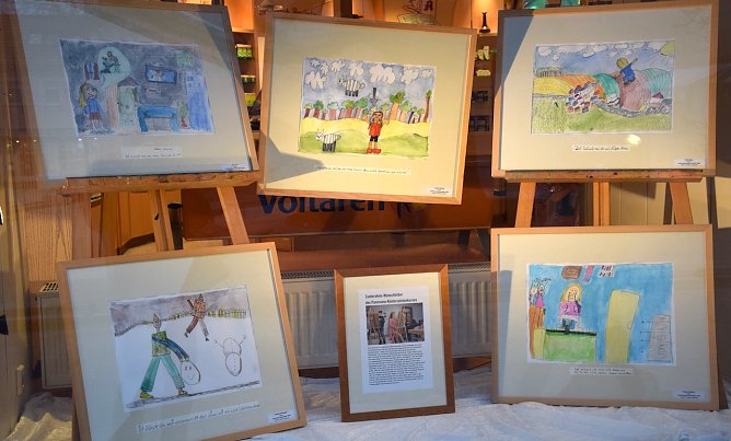 Schaufenster in der Steinbrück-Apotheke (Foto: F.Böhme ) Schaufenster in der Steinbrück-Apotheke (Foto: F.Böhme )