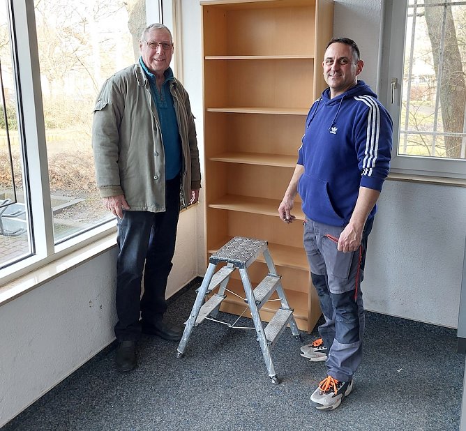 Aufgestelltes B&uuml;cherregal in der Kyffh&auml;usersparkasse in Sondershausen-Jecha (Foto: Wolfgang Dittrich)