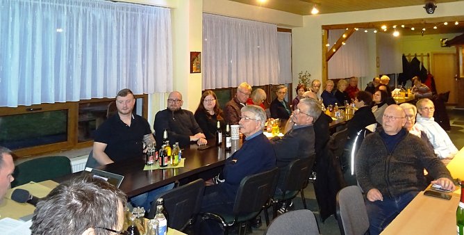 120 Mitglieder des JHV Förderdervereis Naturschwimmbad Heldrungen (Foto: Peter Keßler) 120 Mitglieder des JHV Förderdervereis Naturschwimmbad Heldrungen (Foto: Peter Keßler)