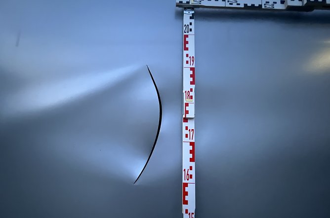 Aufgeschlitzte Planen auf Thüringer Autobahnen (Foto: Autobahnpolizei) Aufgeschlitzte Planen auf Thüringer Autobahnen (Foto: Autobahnpolizei)