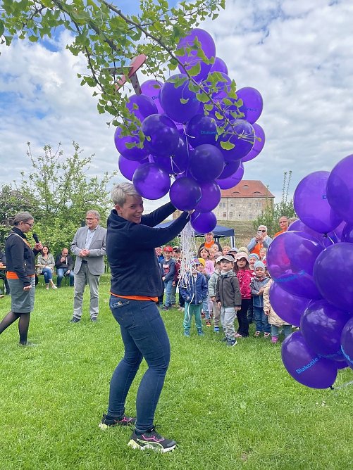140 Luftballons stiegen in den Himmel (Foto: Karina Krausholz)