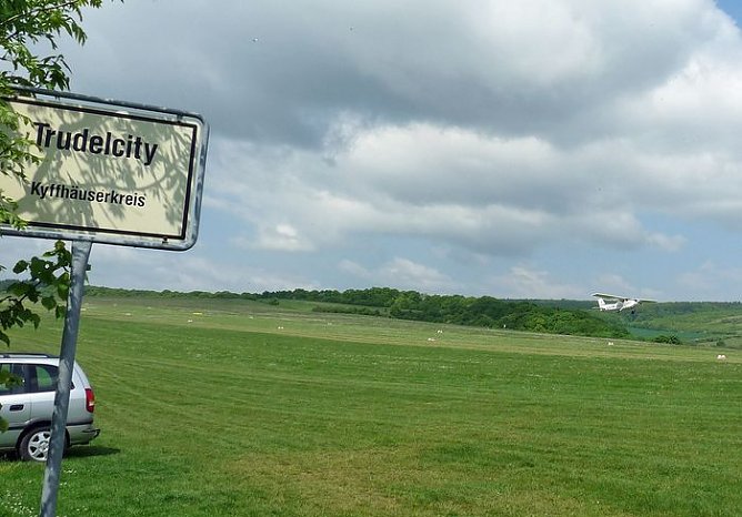 Flugtage in Udersleben (Foto: Karl-Heinz Herrmann) Flugtage in Udersleben (Foto: Karl-Heinz Herrmann)