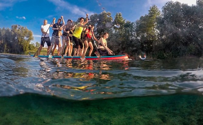  Im gelben Shirt ist Susanne Lier (ehemalige Weltmeisterin aus Nordhausen) in Sundhausen beim letzten SUP-Cup (Foto: Christoph Keil)