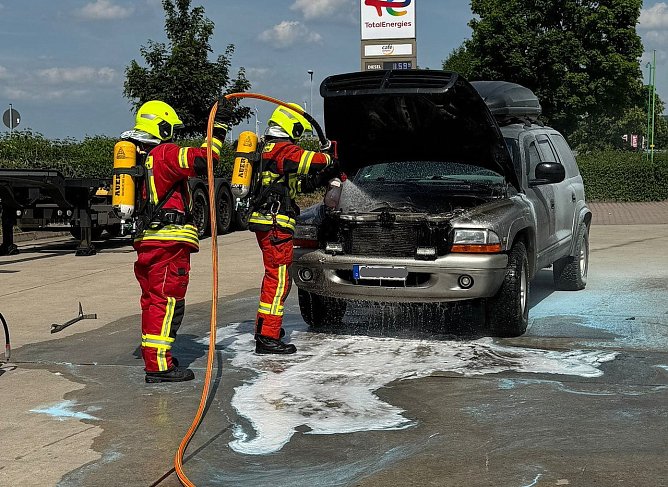 PKW brannte in Heldrungen (Foto: Feuerwehr Heldrungen)