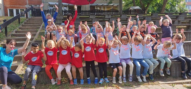 KInder der Kindervilla Bad Frankenhausen genoe&szlig;en den Sommer mit unterschiedlichen Spielen (Foto: Katrin MIlde)