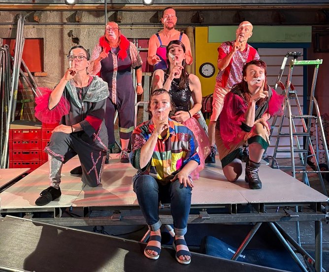Ensemble der Spiel- und Theaterwerkstatt Erfurt (Foto: Ensemble des Jugendtheaters EKM) Ensemble der Spiel- und Theaterwerkstatt Erfurt (Foto: Ensemble des Jugendtheaters EKM)