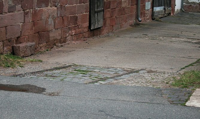 Die Reste der Kyffhäuser Kleinbahn (Foto: Ulrich Reinboth) Die Reste der Kyffhäuser Kleinbahn (Foto: Ulrich Reinboth)