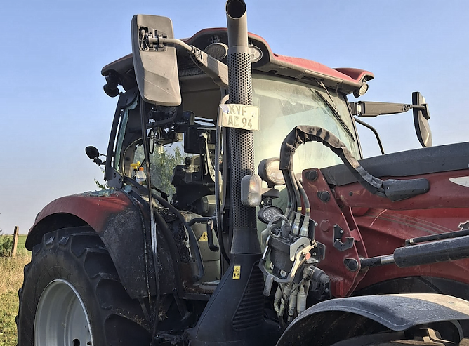 Feuerschaden am Traktor (Foto: S. Dietzel)