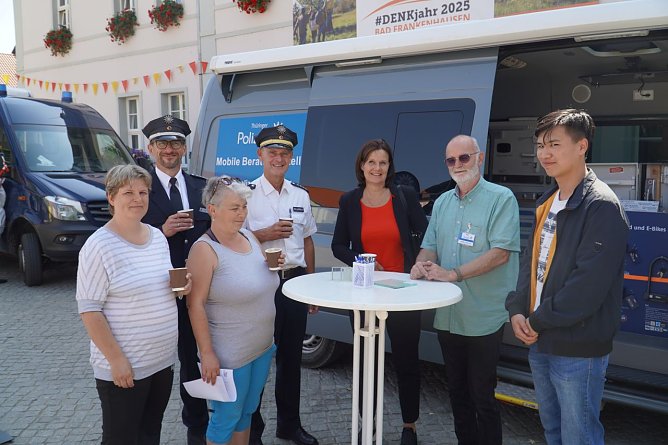 Die Landespolizeiinspektion war jüngst zu Gast auf dem Marktplatz in Bad Frankenhausen (Foto: LPI) Die Landespolizeiinspektion war jüngst zu Gast auf dem Marktplatz in Bad Frankenhausen (Foto: LPI)