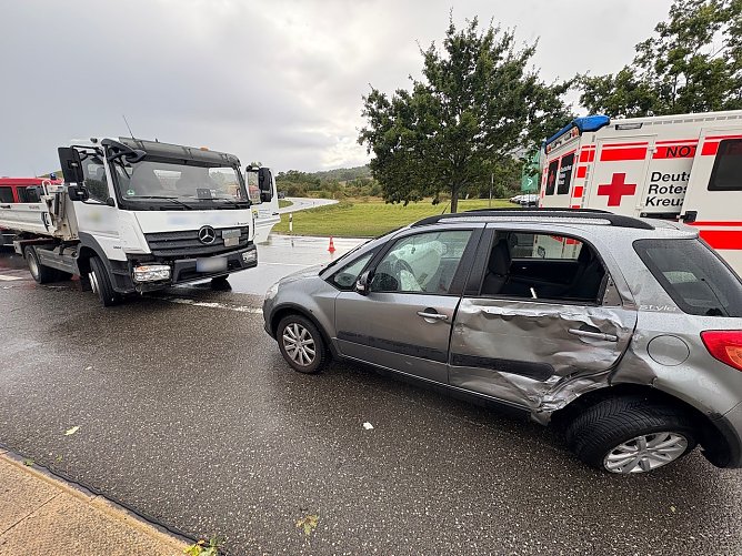 Unfall in der Schachtstrasse in Sondershausen (Richtung Großfurra) (Foto: Silvio Dietzel) Unfall in der Schachtstrasse in Sondershausen (Richtung Großfurra) (Foto: Silvio Dietzel)