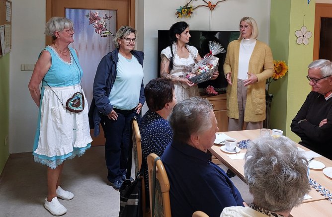 Darbietung beim Oktoberfest im Seniorentreff-Borntal (Foto: Wolfgang Dittrich) Darbietung beim Oktoberfest im Seniorentreff-Borntal (Foto: Wolfgang Dittrich)