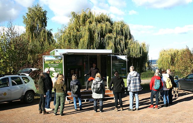 Ad hoc Vortrag zur Vogelwelt am Stausee Kelbra (Foto: Ulrich Reinboth) Ad hoc Vortrag zur Vogelwelt am Stausee Kelbra (Foto: Ulrich Reinboth)