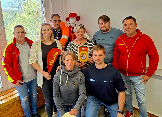 Mitglieder des neuen Vorstandes: hintere Reihe von links nach rechts: Maikel Seebonn, Nicole Rupprecht,  Stefan Ru&szlig;land, Mandy G&ouml;ssel, David Schmidt, Bj&ouml;rn Schobe&szlig; vorn:  Eyleen Ru&szlig;land und Christoph Sch&uuml;ler (Foto: Peter Ke&szlig;ler)