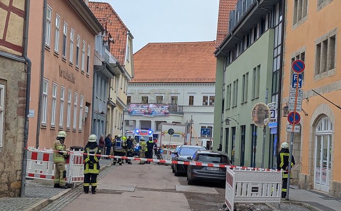 Einsatz in Sondershäuser Innenstadt - Menschen klagten über Atemwegsprobleme (Foto: Silvio Dietzel) Einsatz in Sondershäuser Innenstadt - Menschen klagten über Atemwegsprobleme (Foto: Silvio Dietzel)