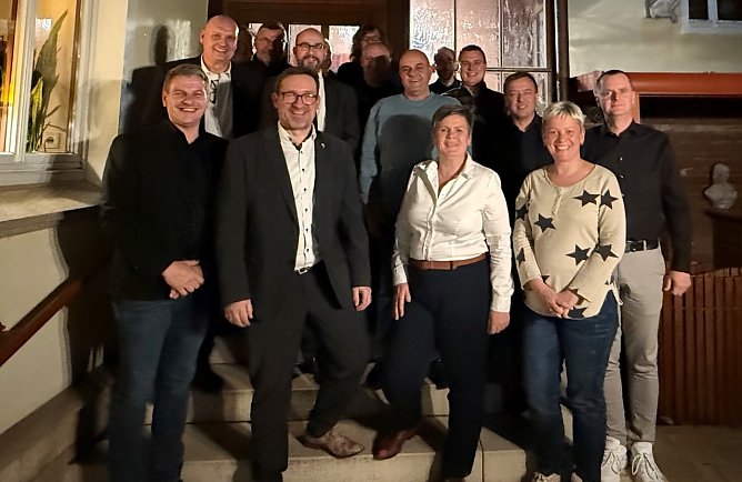 Neuer Vorstand des Gemeinde- und Städtebundes im Kyffhäuserkreis (Foto: Matthias Strejc) Neuer Vorstand des Gemeinde- und Städtebundes im Kyffhäuserkreis (Foto: Matthias Strejc)