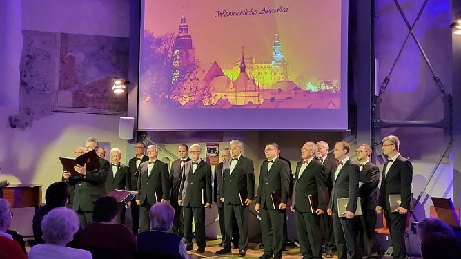 Der Albert-Fischer Chor (Foto: Thomas Wiedener) Der Albert-Fischer Chor (Foto: Thomas Wiedener)