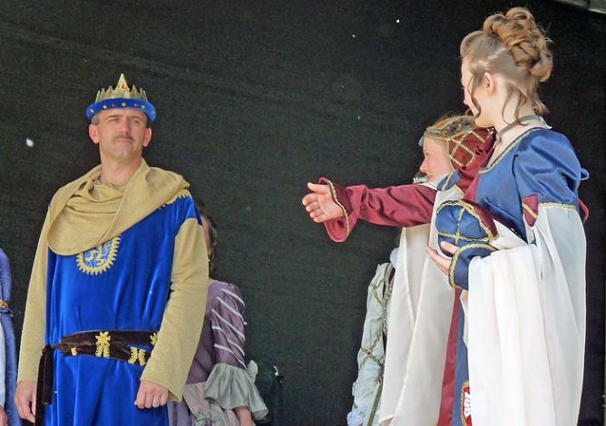 Getanzte Modenschau (Foto: Karl-Heinz Herrmann)