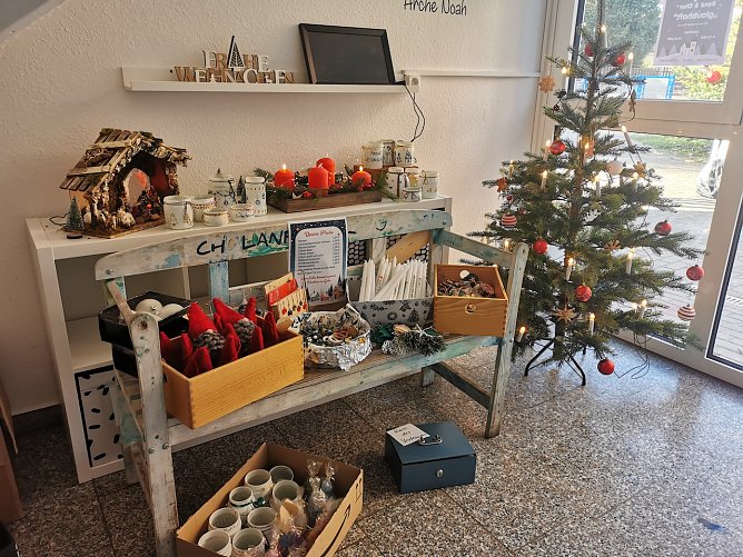 Weihnachtsmarkt in der Ev. Kita Arche Noah in Stockhausen (Foto: Grit Szemendera) Weihnachtsmarkt in der Ev. Kita Arche Noah in Stockhausen (Foto: Grit Szemendera)