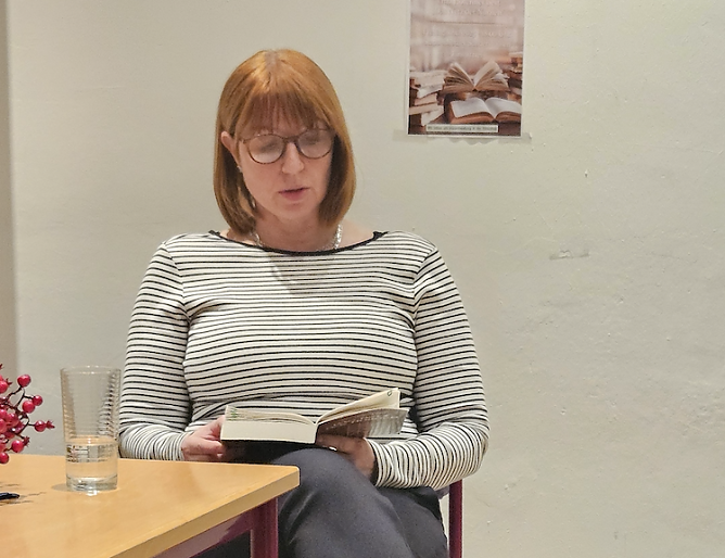 Tina Hörchner in der Sondershäuser Stadtbibliothek (Foto: Uwe Lumm) Tina Hörchner in der Sondershäuser Stadtbibliothek (Foto: Uwe Lumm)