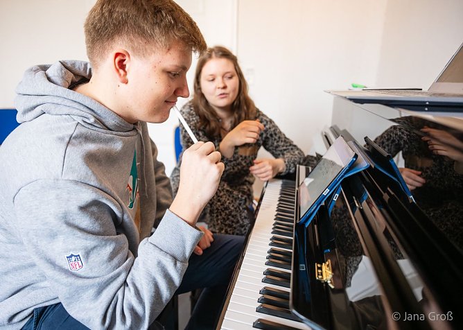 An der Landesmusikakademie lernt man auch, wie Songs geschrieben werden (Foto: Jana Gro&szlig;)