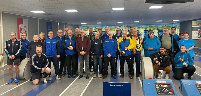 Die Teilnehmer des Wettkampfes im Gruppenbild (Foto: Knut Herzau)