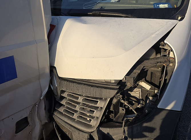 Unfallfahrzeug in Clingen (Foto: S. Dietzel)