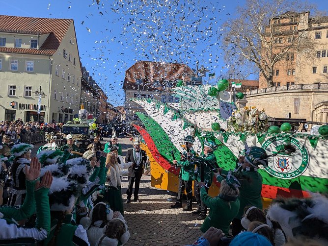 Ein Archivbild vom Rosenmontagsumzug in Sondershausen  (Foto: Janine Skara )