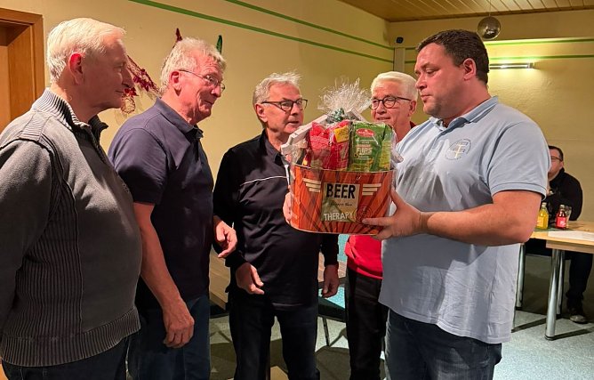 Geschenke für die Freibadfreunde. (Foto: Elke-Maria Pötzschke) Geschenke für die Freibadfreunde. (Foto: Elke-Maria Pötzschke)