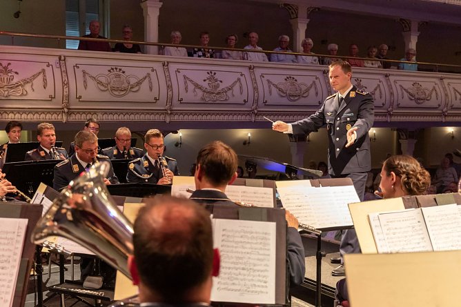 Das Luftwaffenmusikkorps Erfurt im Kaisersaal (Foto: TNLOS/Werner)