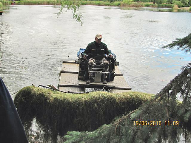 Arbeitseinsatz im Schwimmbad (Foto: Stadt Heldrungen)