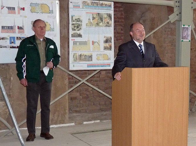 Offene T&uuml;r Cruciskirche (Foto: Karl-Heinz Herrmann)