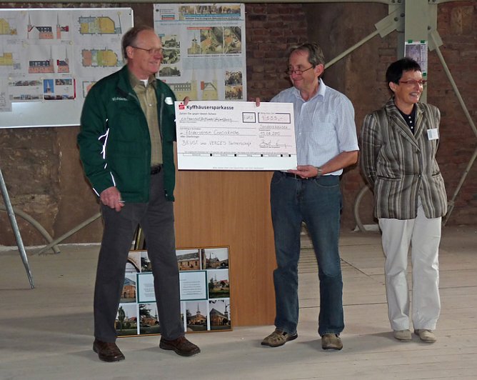 Offene T&uuml;r Cruciskirche (Foto: Karl-Heinz Herrmann)