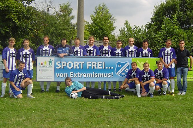 Sport frei � von Extremismus! (Foto: Blau-Wei&szlig;-Greu&szlig;en)