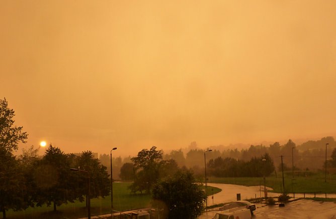 Farbspiel Regen und Sonne (Foto: Karl-Heinz Herrmann)