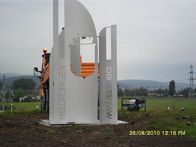 Pylone aufgesetzt (Foto: Stadtverwaltung Heldrungen)
