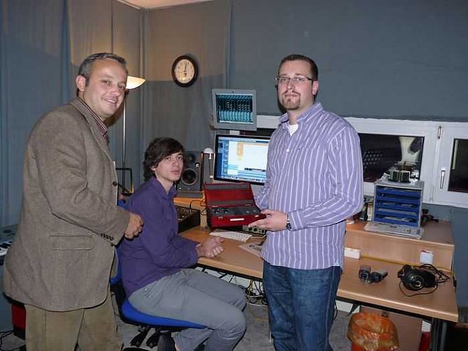 &Uuml;bergabe Tonstudio (Foto: Karl-Heinz Herrmann)