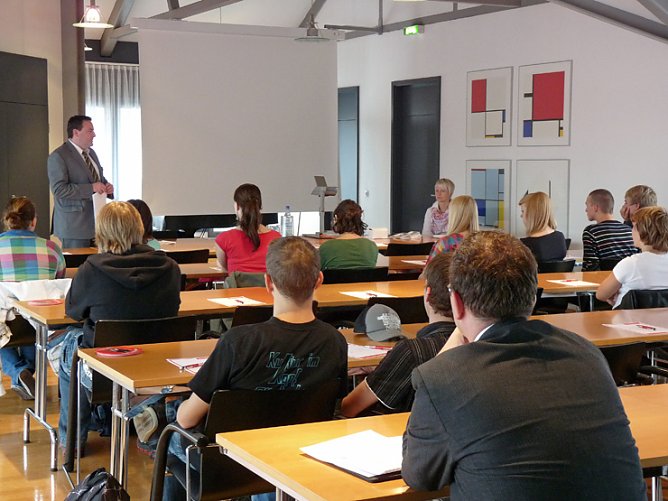 Start B&ouml;rsenspiel (Foto: Karl-Heinz Herrmann)