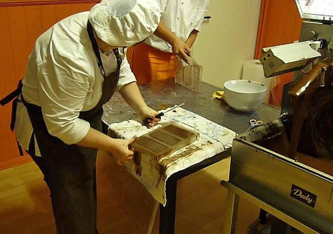 Goethe Schokoladentaler Manufaktur (Foto: Karl-Heinz Herrmann) Goethe Schokoladentaler Manufaktur (Foto: Karl-Heinz Herrmann)